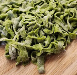 green-fresh-pasta-made-with-microgreens-1